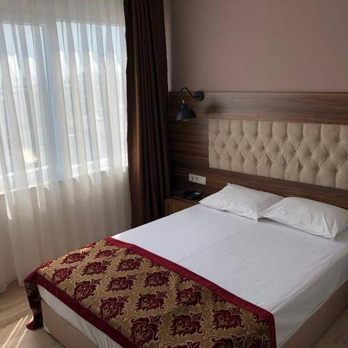 The Reina Hotel