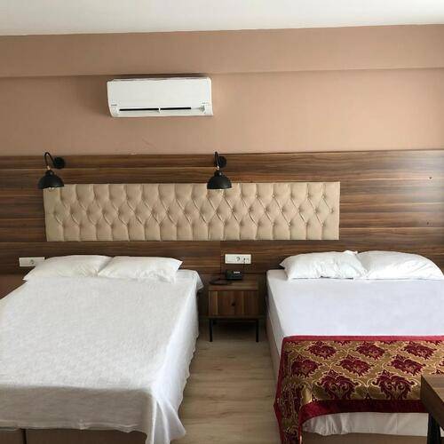 The Reina Hotel