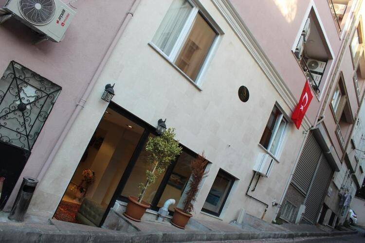 The Reina Hotel