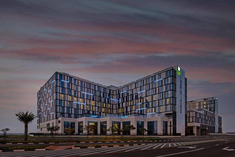 Holiday Inn Dubai Al Maktoum Airport