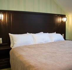 $item['hotel']['name']