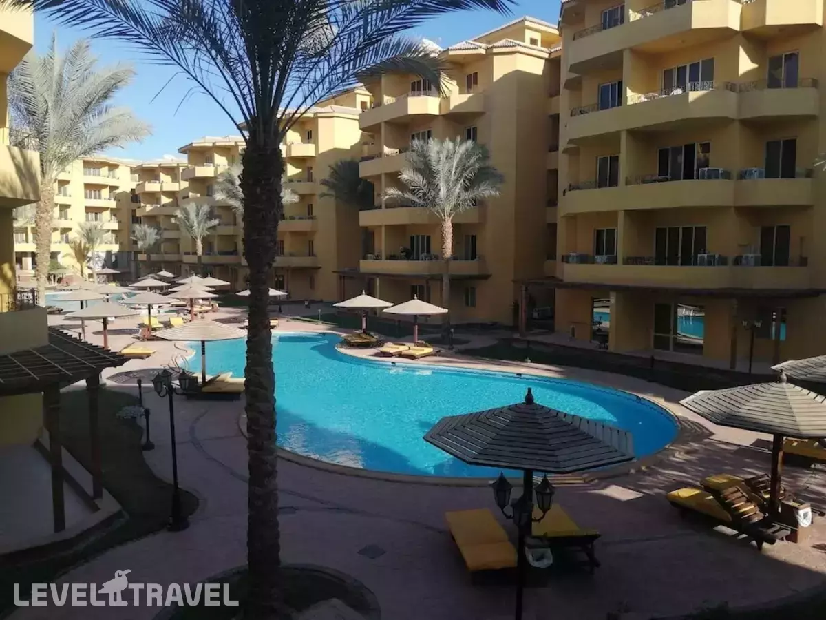 Amazing Pool View 2 BDR at British Resort