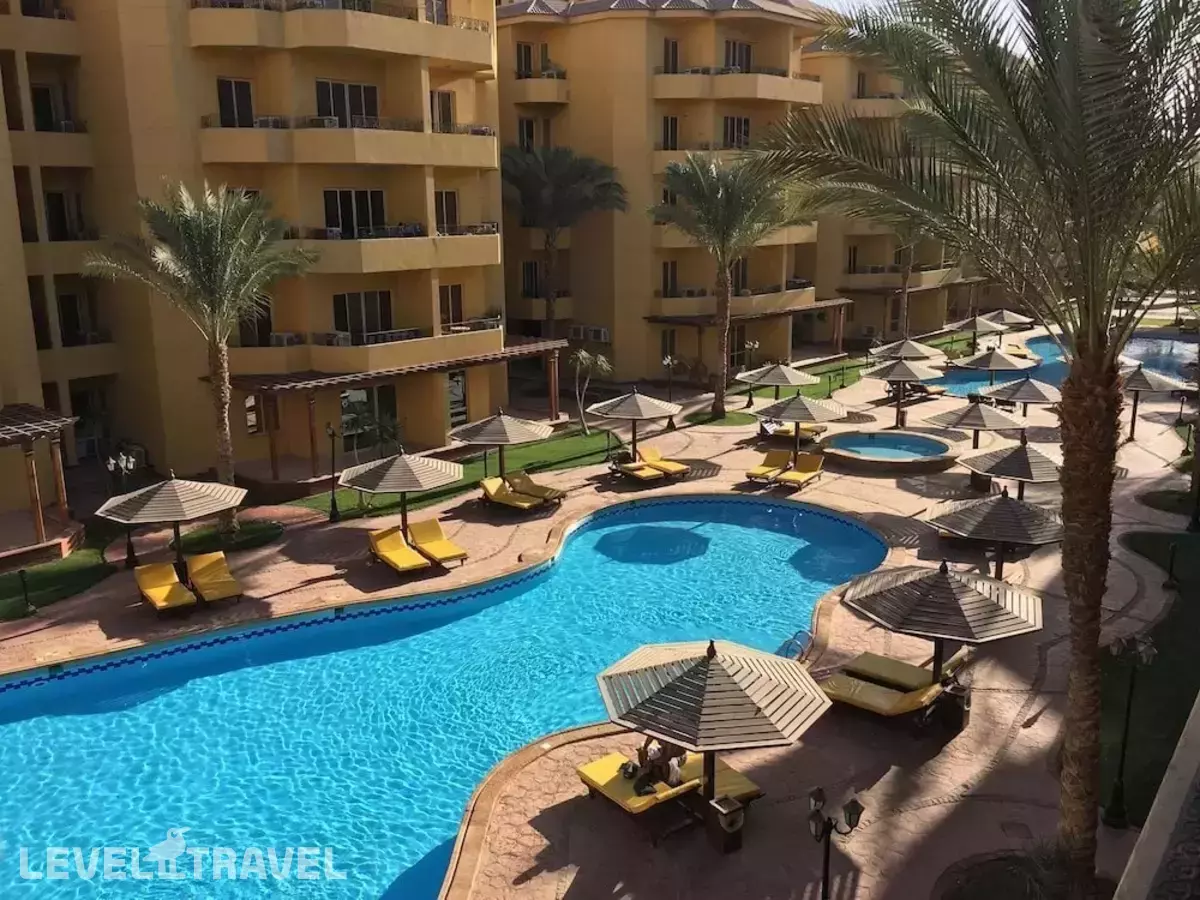 Pool View Apart At British Resort 1334