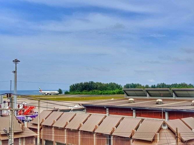 Louis' Runway View Hotel