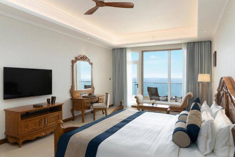 Araliya Beach Resort & Spa