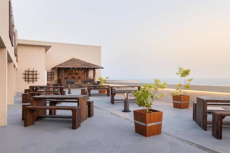 Araliya Beach Resort & Spa