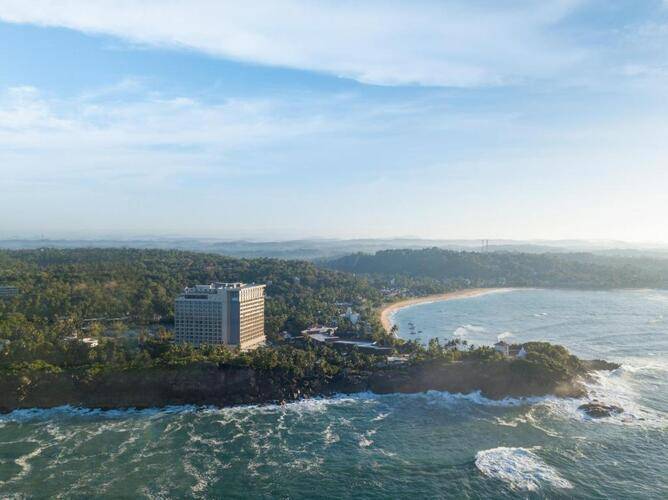 Araliya Beach Resort & Spa