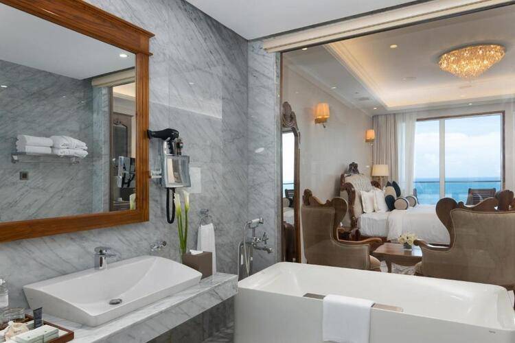 Araliya Beach Resort & Spa