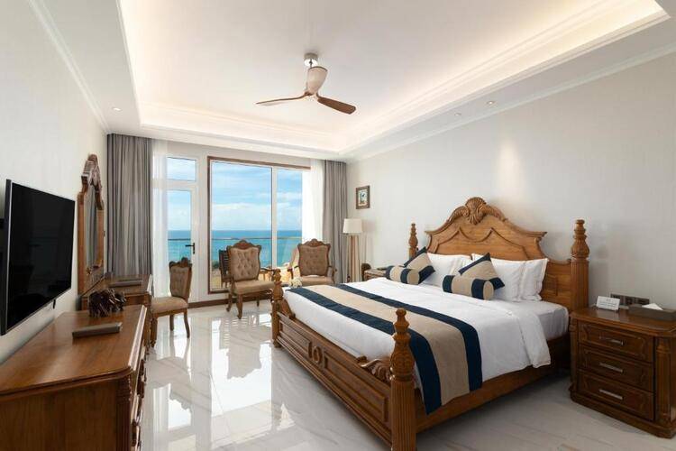 Araliya Beach Resort & Spa