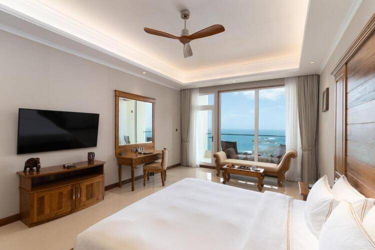 Araliya Beach Resort & Spa