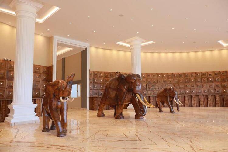 Araliya Beach Resort & Spa