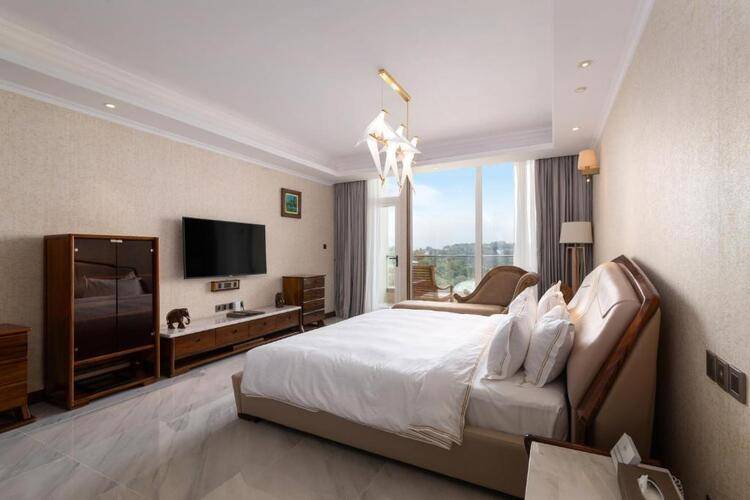 Araliya Beach Resort & Spa