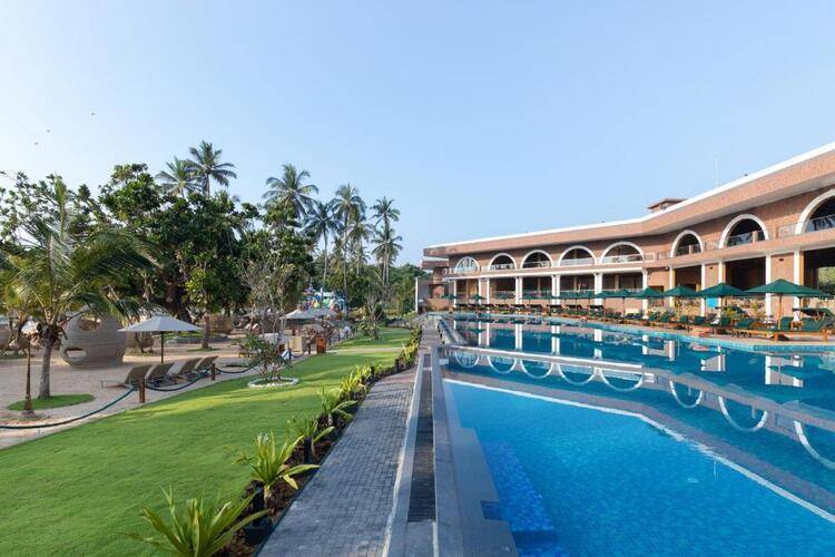 Araliya Beach Resort & Spa