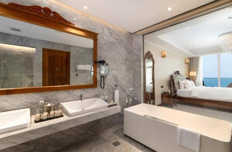 Araliya Beach Resort & Spa