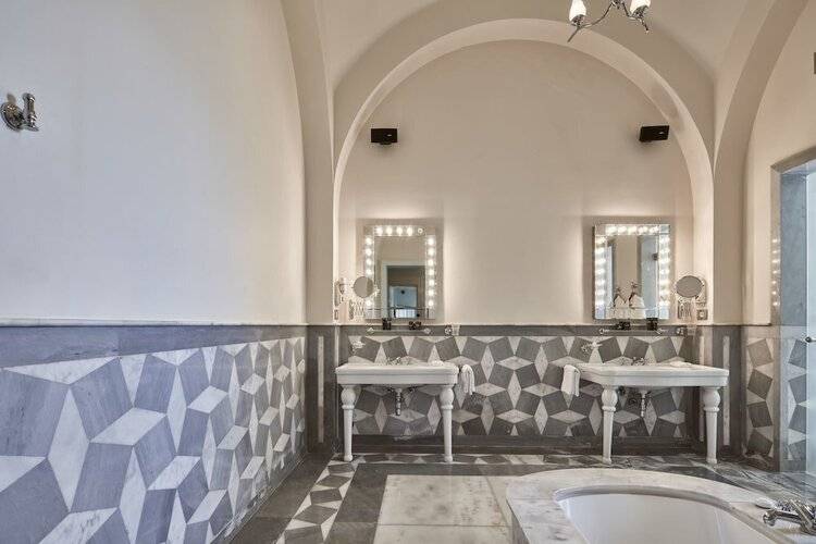 La Maison Bleue (Adults Only 18+)