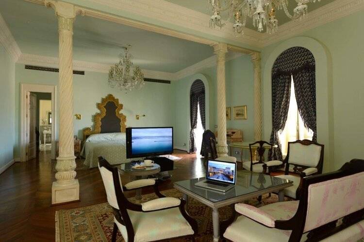 La Maison Bleue (Adults Only 18+)