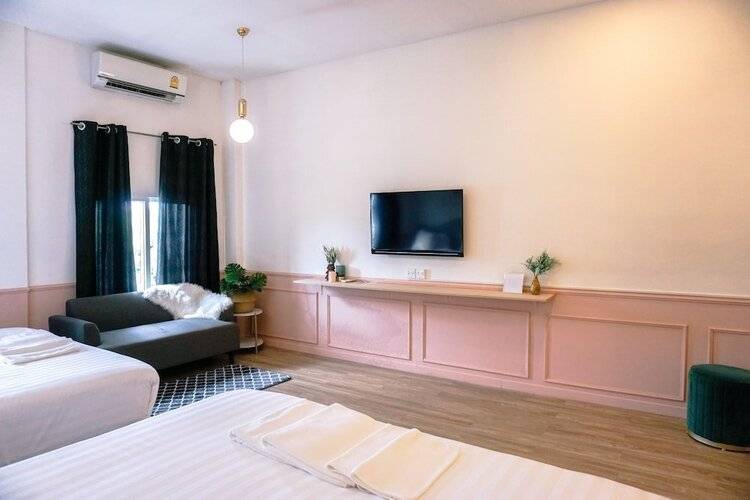 Isara Boutique Hotel and Cafe