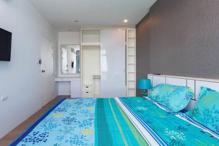 The Thames Pool Access Resort