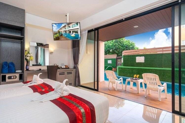 The Thames Pool Access Resort