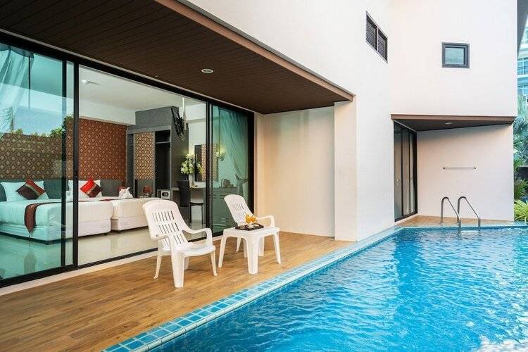 The Thames Pool Access Resort