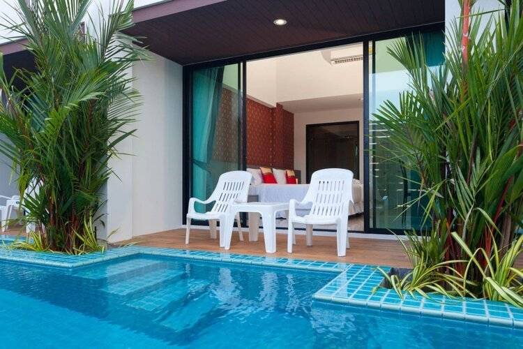 The Thames Pool Access Resort