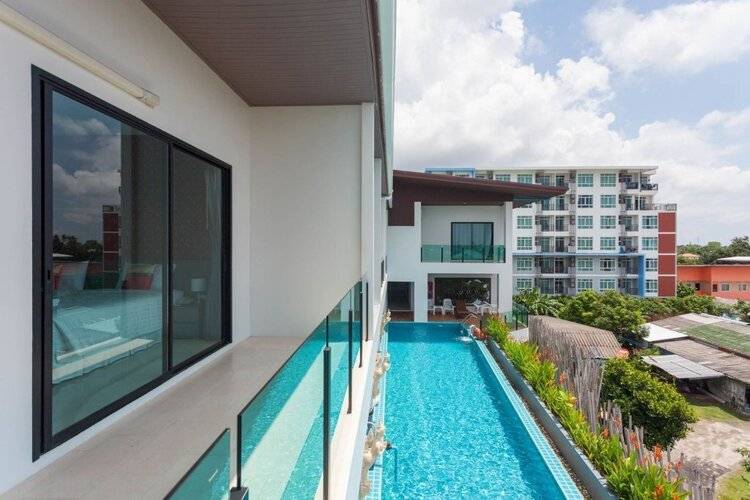 The Thames Pool Access Resort