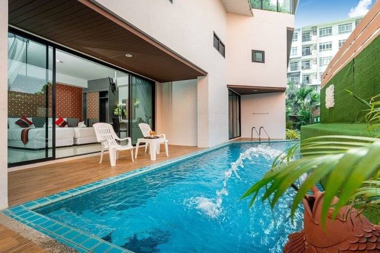 The Thames Pool Access Resort