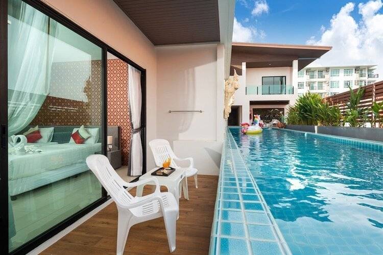 The Thames Pool Access Resort