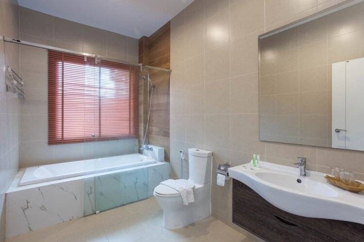 The Thames Pool Access Resort