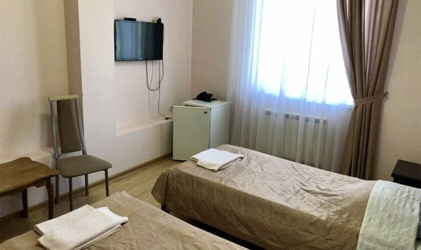 Отель Виноградный