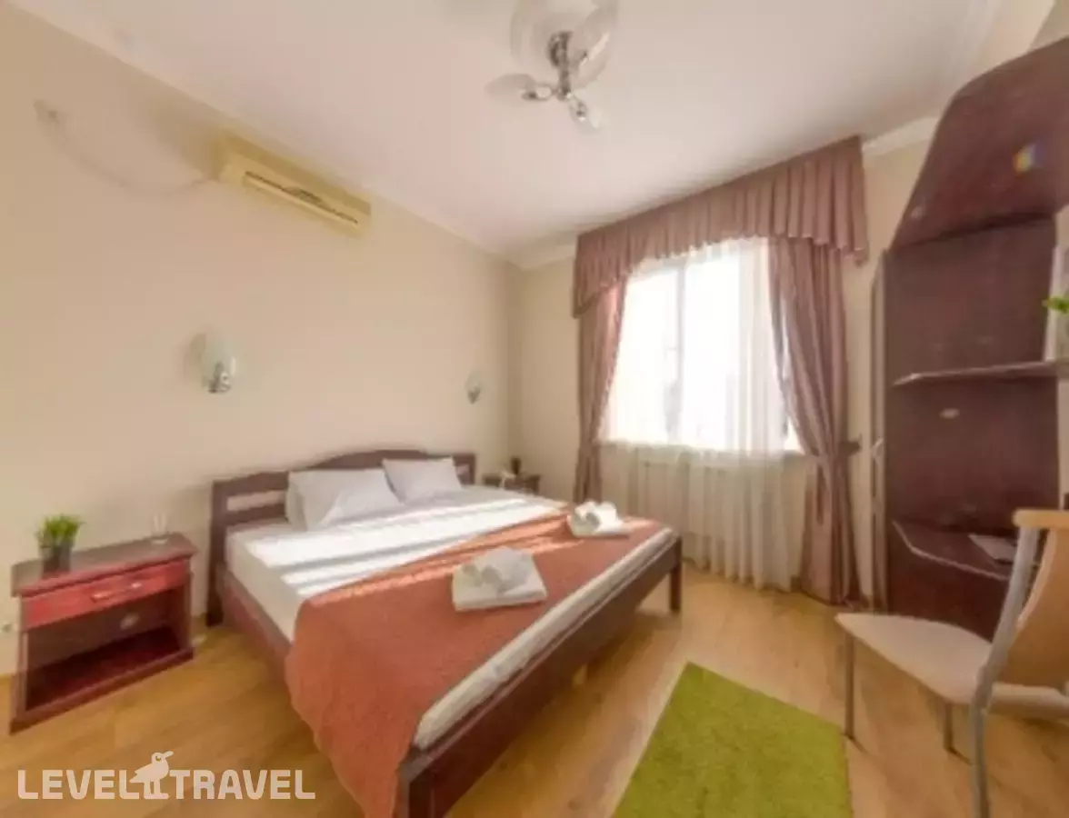 Отель Виноградный