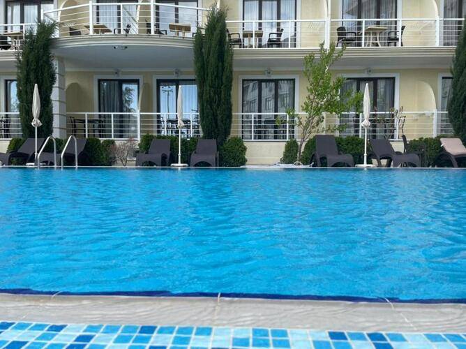 Grand Shato Hotel (Гранд Шато)