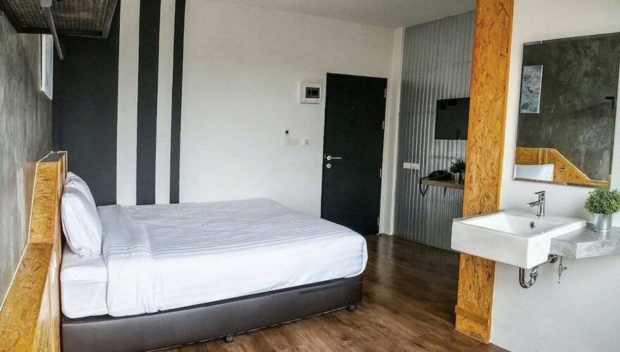 The Arbern Hostel x Bistro