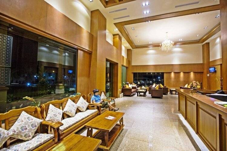 Airport Resort & Spa