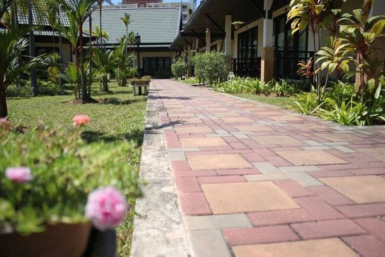 Airport Resort & Spa
