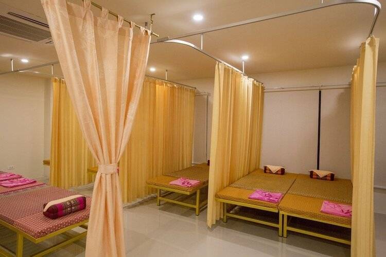 Airport Resort & Spa
