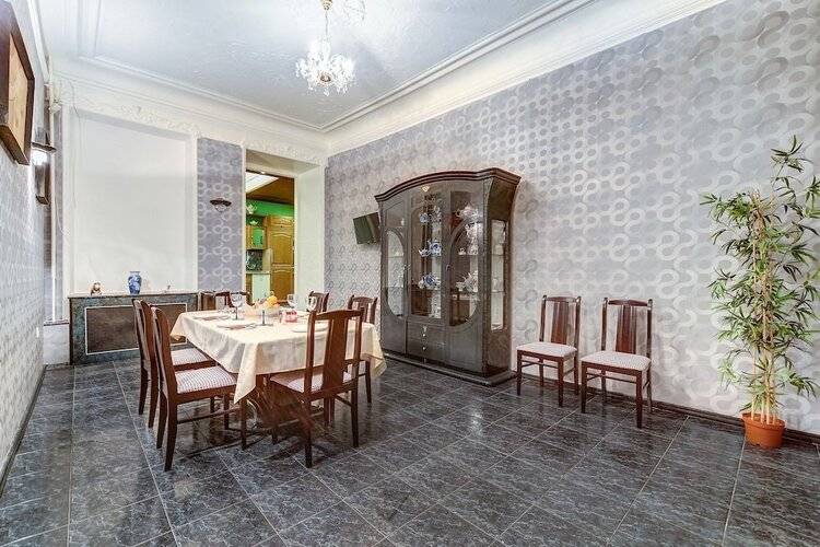 Отель Амбитус