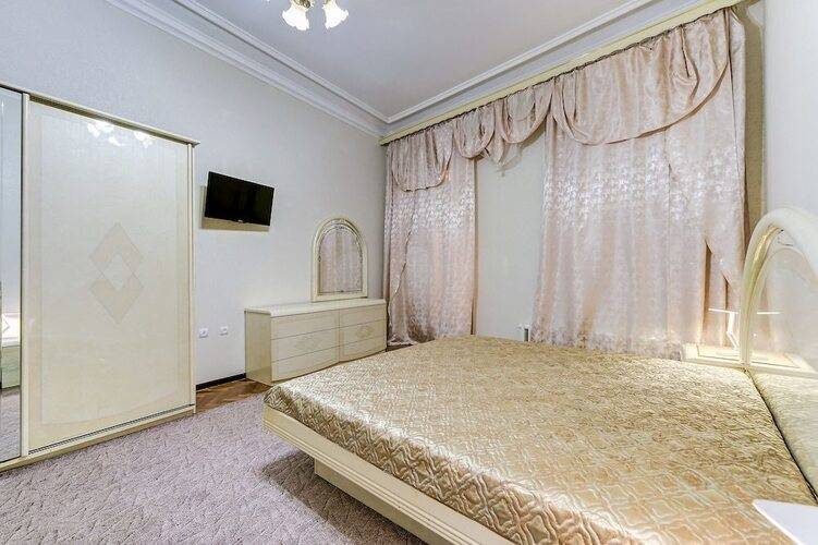 Отель Амбитус