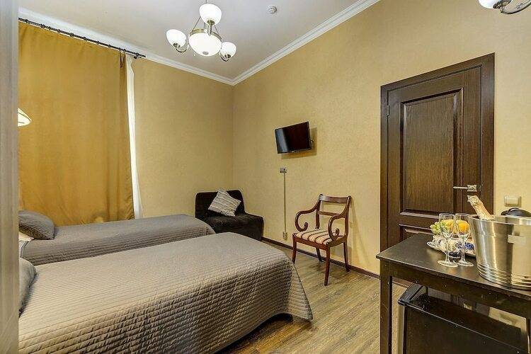 Отель Амбитус