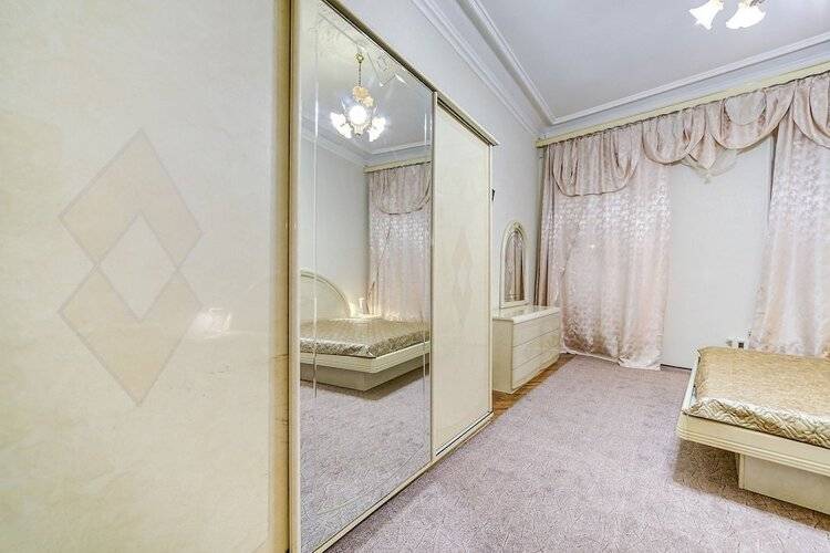 Отель Амбитус