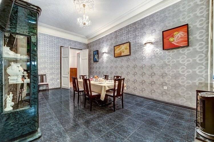 Отель Амбитус