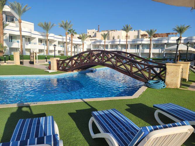 Queen Sharm Resort Beach