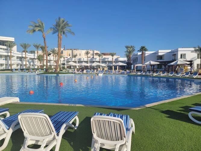 Queen Sharm Resort Beach