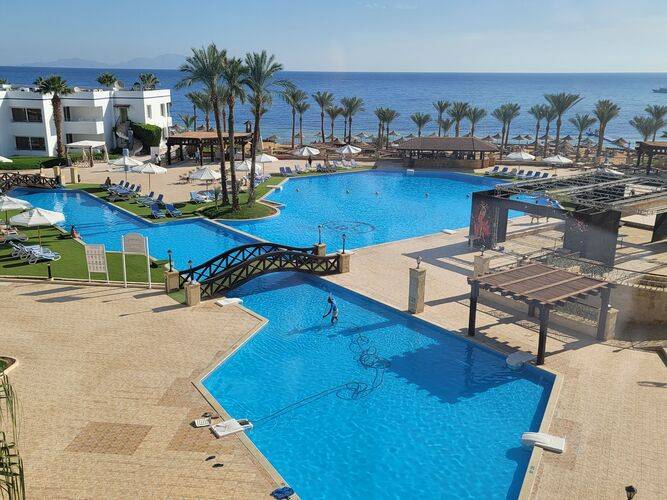 Queen Sharm Resort Beach