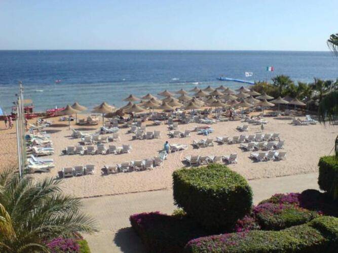 Queen Sharm Resort Beach