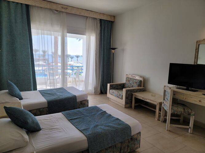 Queen Sharm Resort Beach