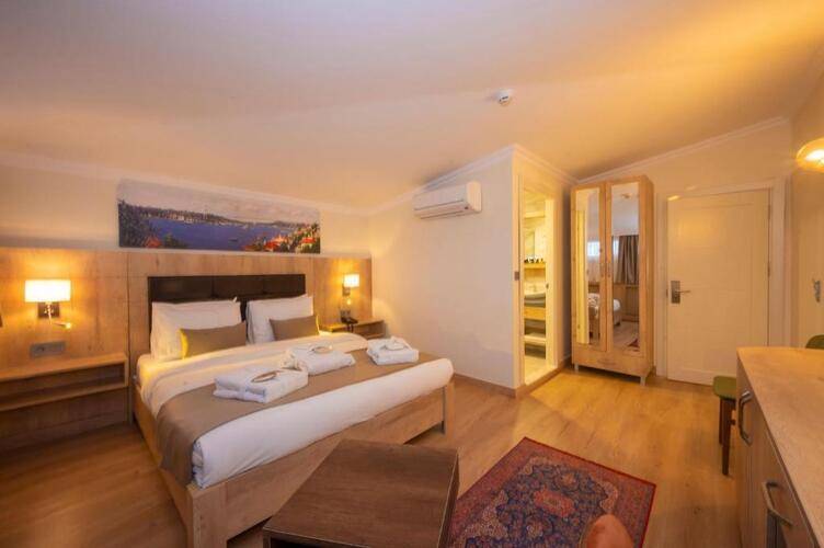 Porta Romanos Hotel
