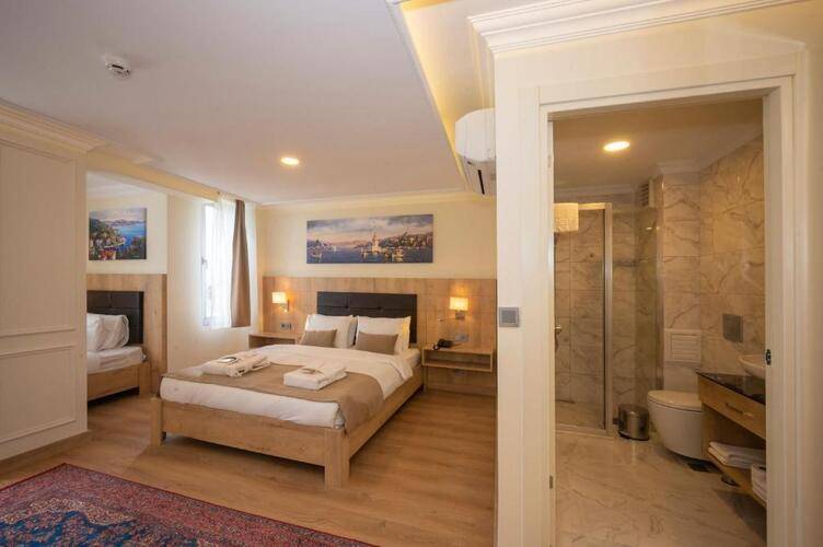 Porta Romanos Hotel