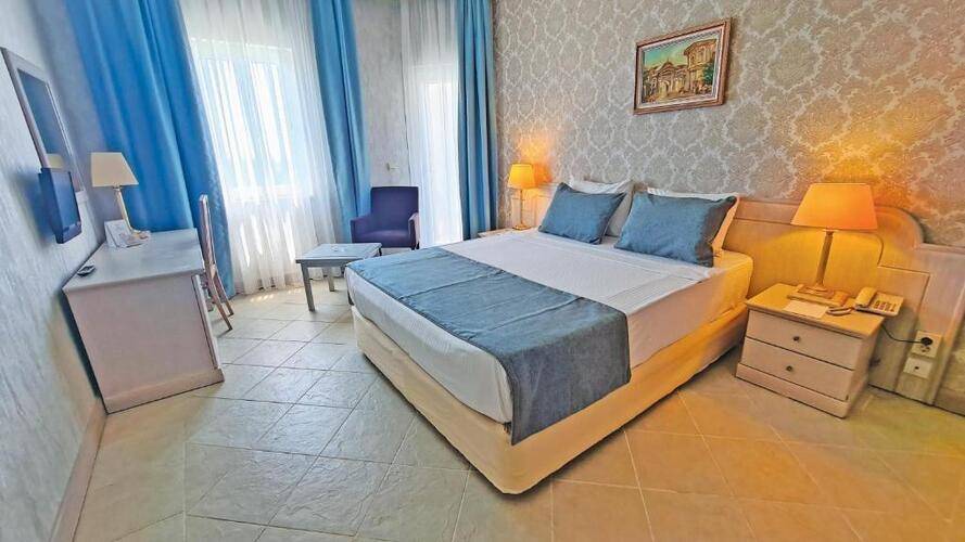 X Life Hotel (Adults Only 15+)