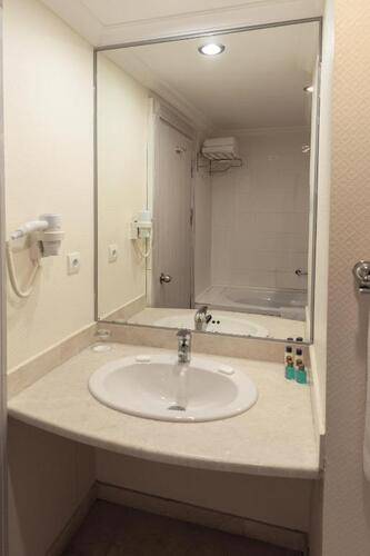 X Life Hotel (Adults Only 15+)
